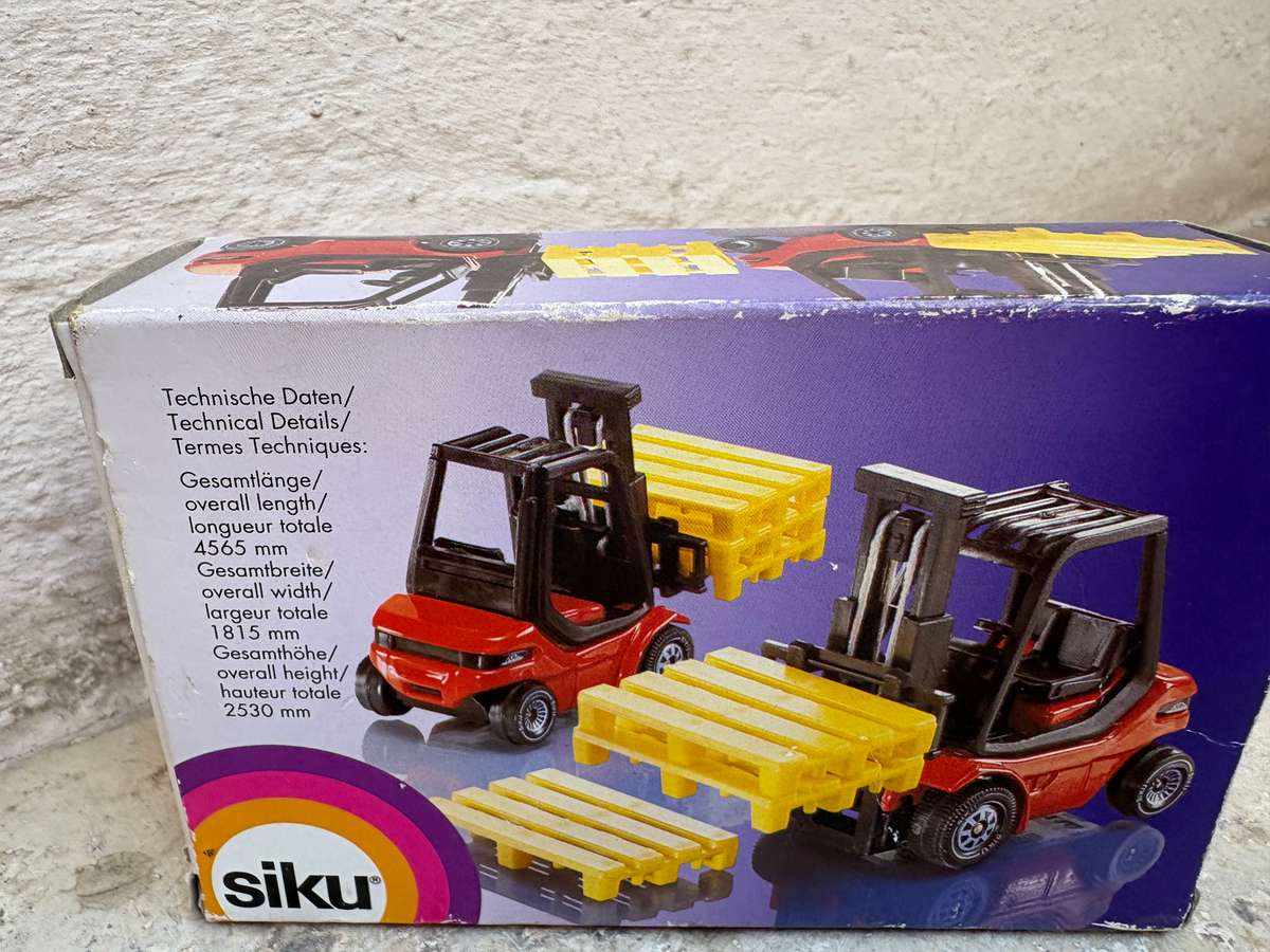 Siku forklift 1717 , 1:55 scale Linde - gabelstapler  die-cast