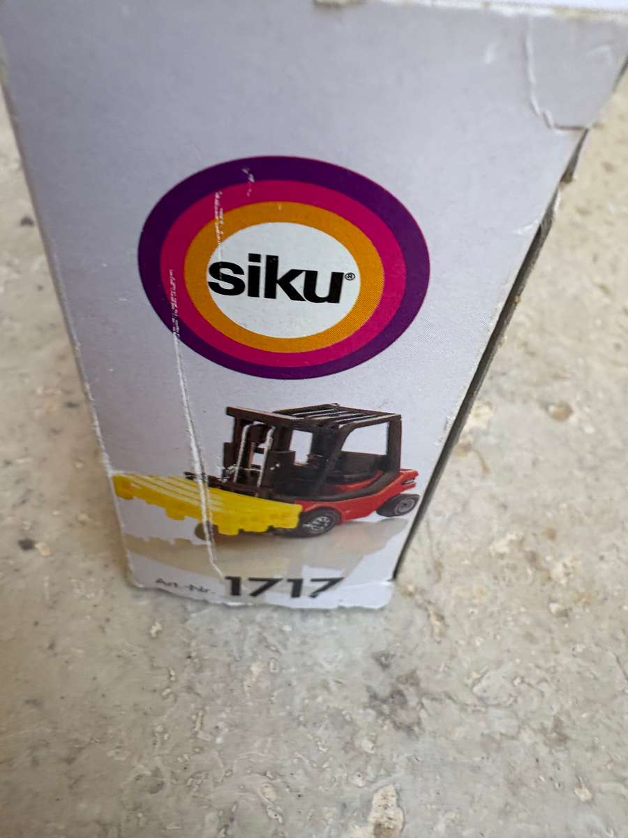 Siku forklift 1717 , 1:55 scale Linde - gabelstapler  die-cast