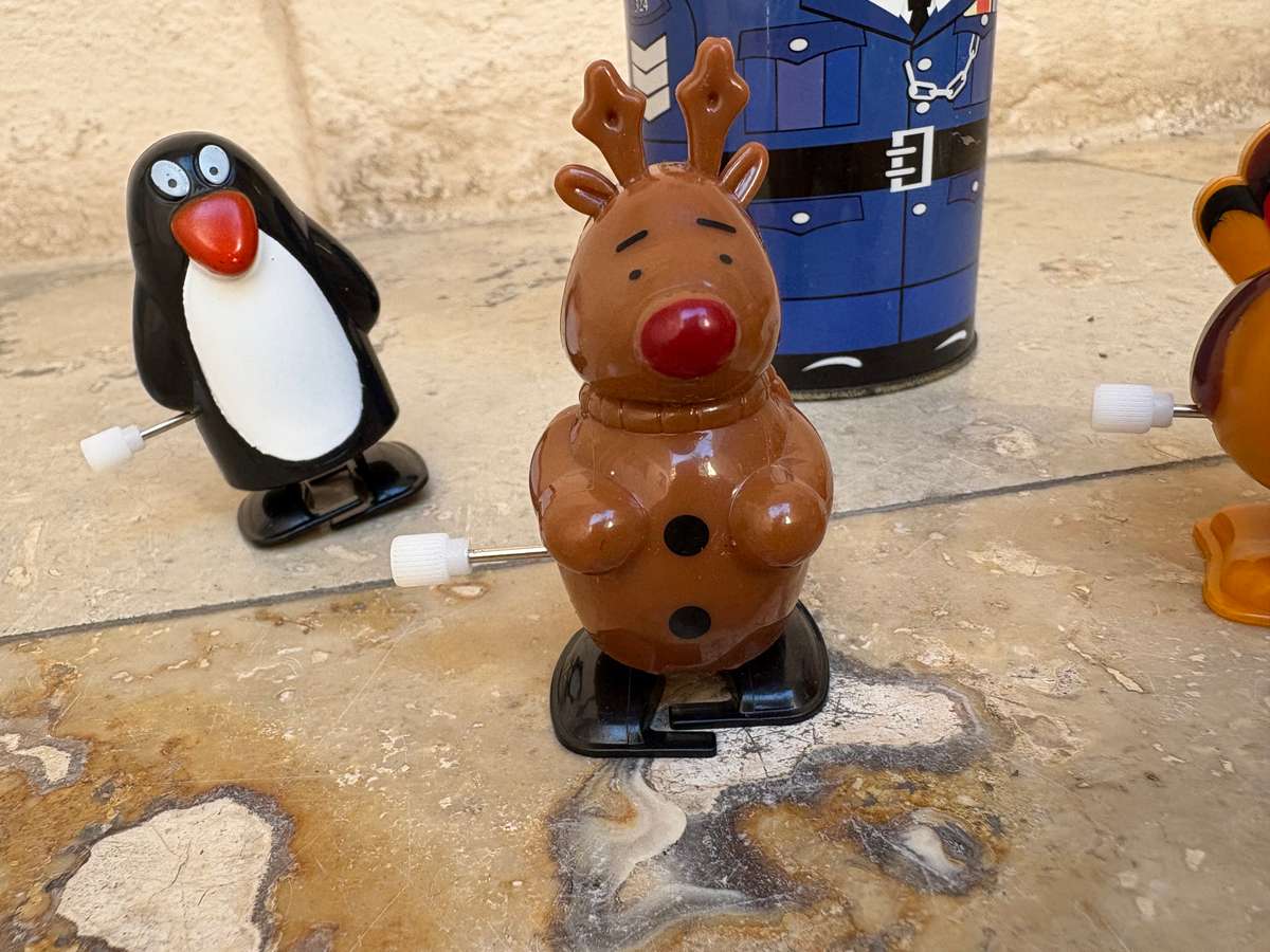 Wind up toy lot of 3 in money box
