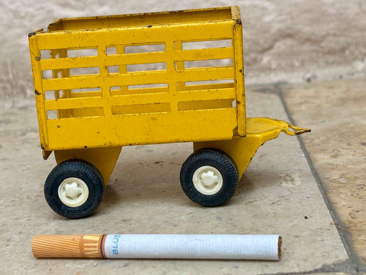 Vintage tonka farm-tractor wagon metal