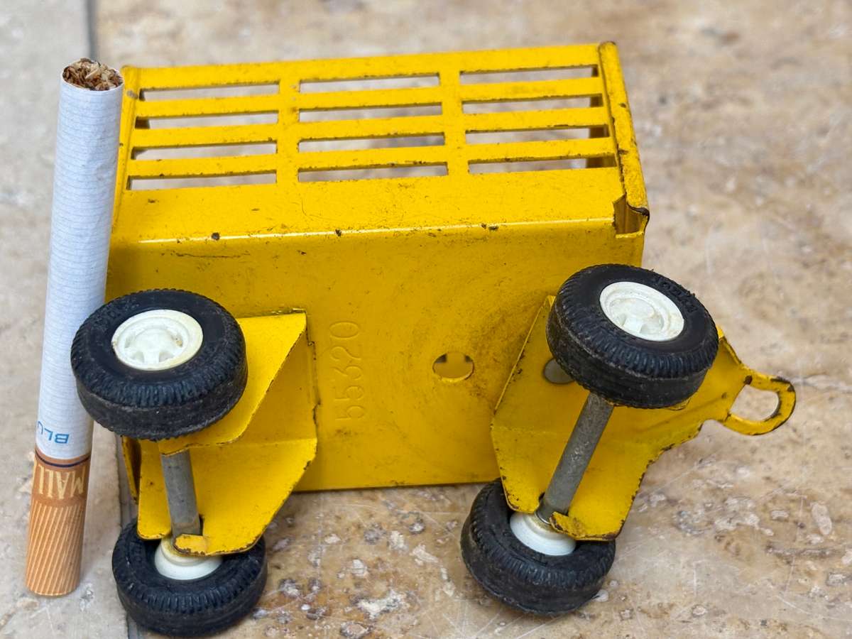 Vintage tonka farm-tractor wagon metal