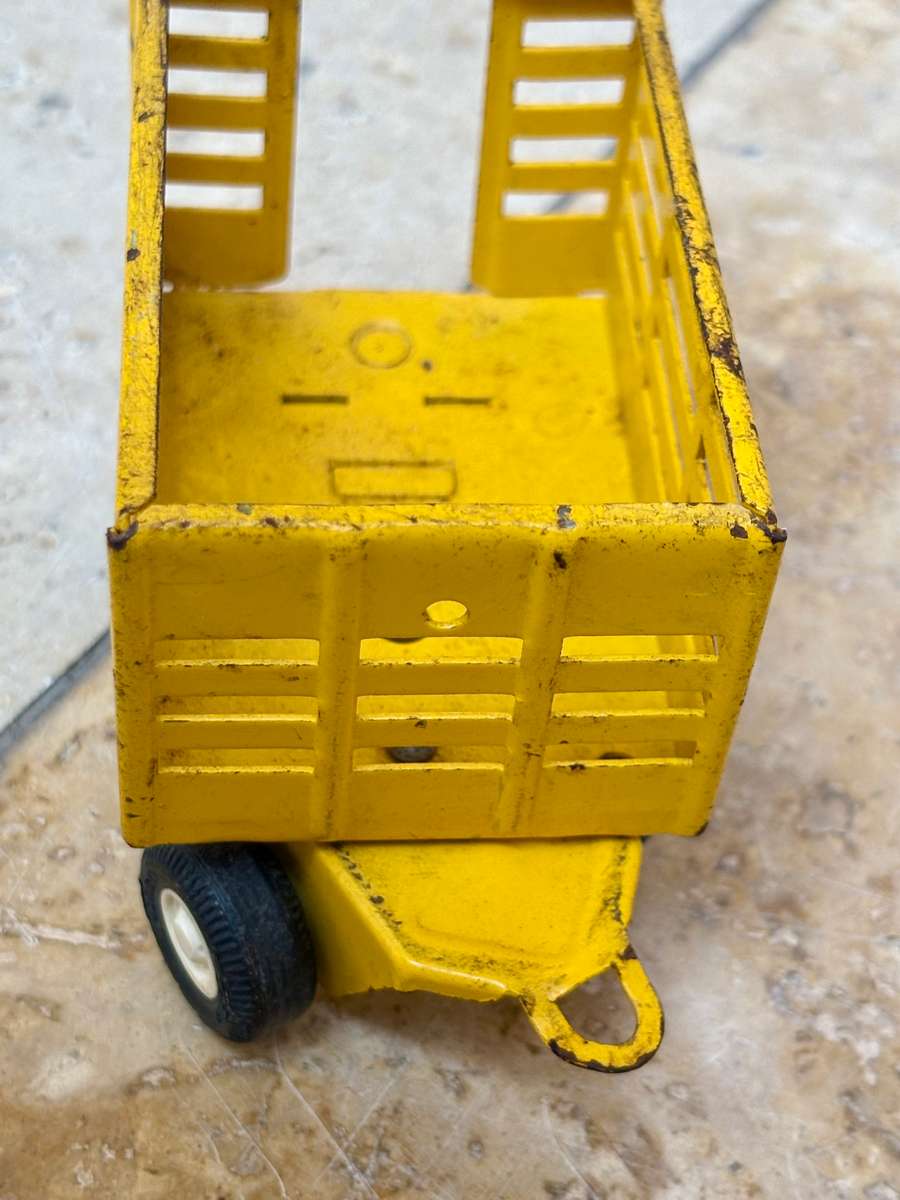Vintage tonka farm-tractor wagon metal