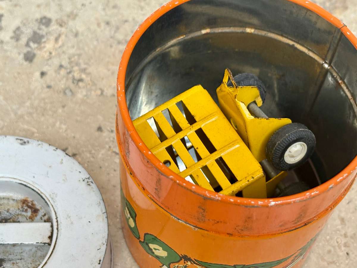 Vintage tonka farm-tractor wagon metal