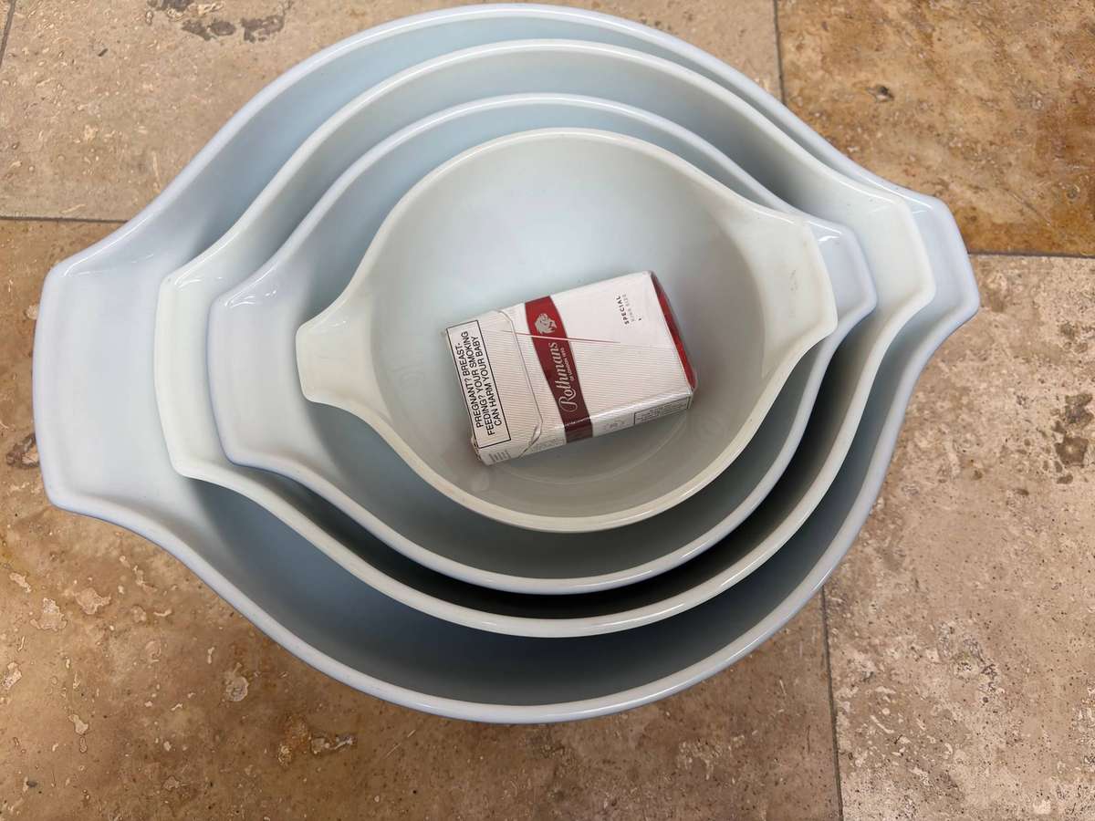 Vintage Pyrex Colonial Mist Cinderella nesting bowl set of 4 blue daisy USA
