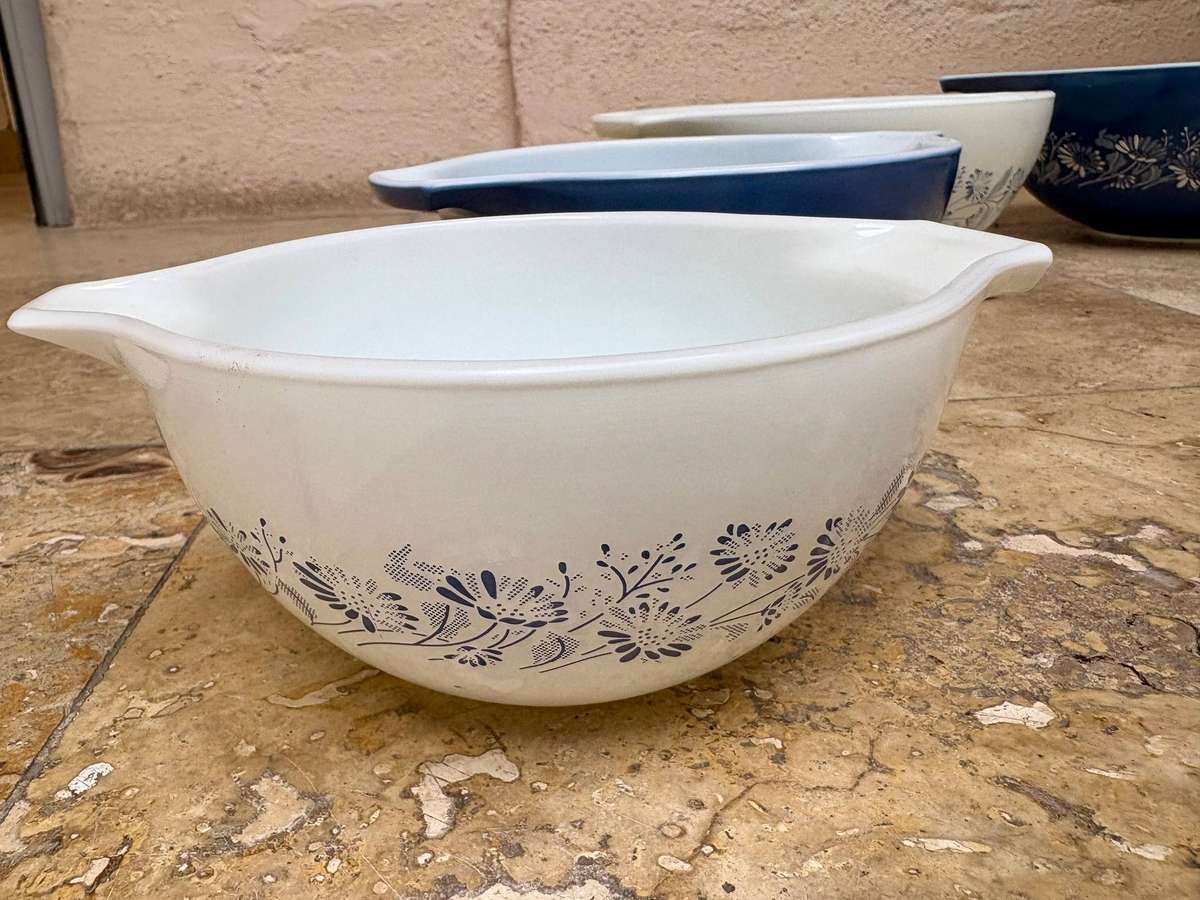 Vintage Pyrex Colonial Mist Cinderella nesting bowl set of 4 blue daisy USA