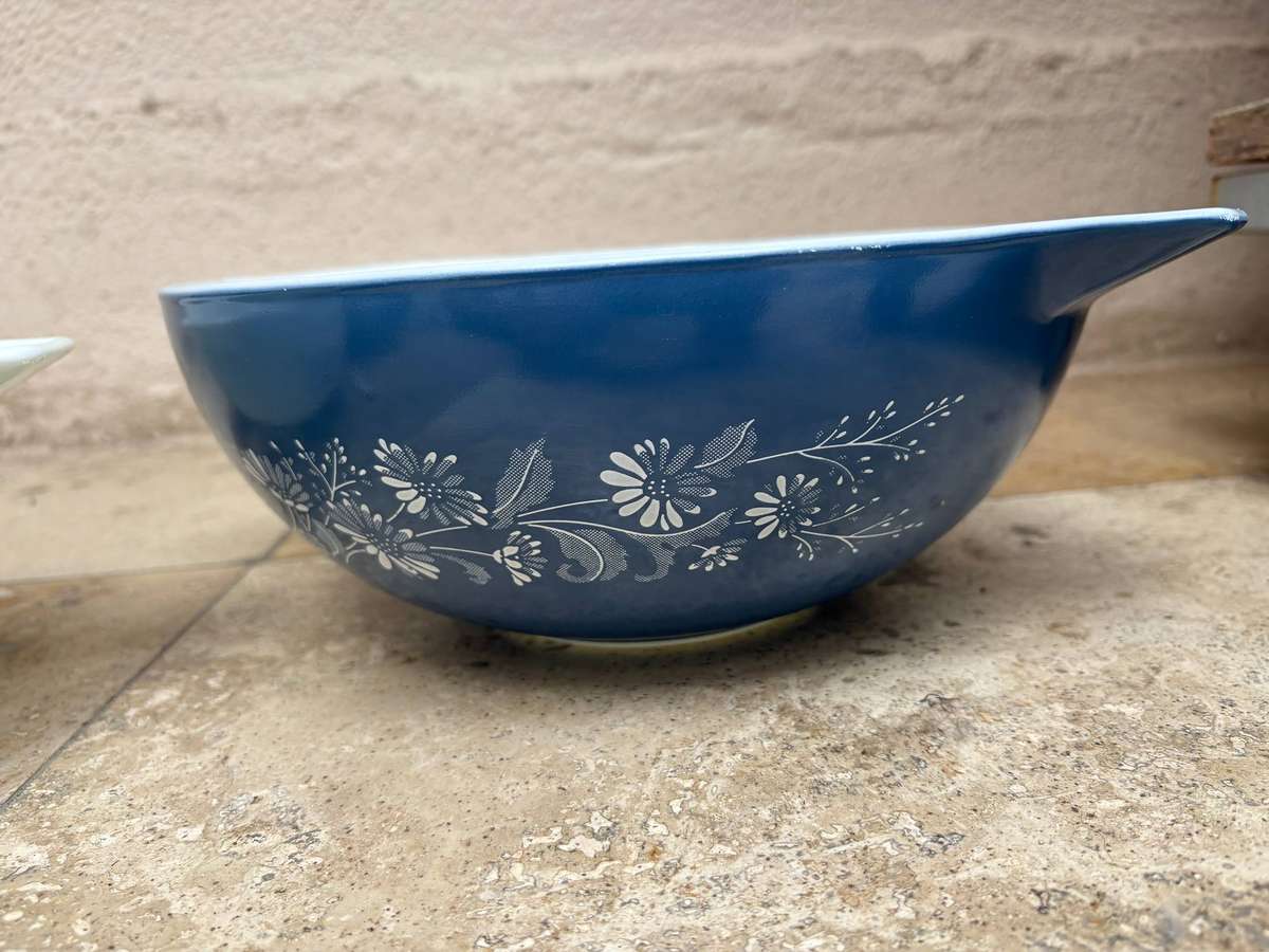 Vintage Pyrex Colonial Mist Cinderella nesting bowl set of 4 blue daisy USA