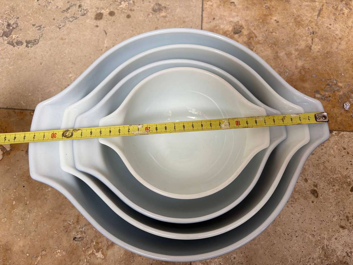 Vintage Pyrex Colonial Mist Cinderella nesting bowl set of 4 blue daisy USA