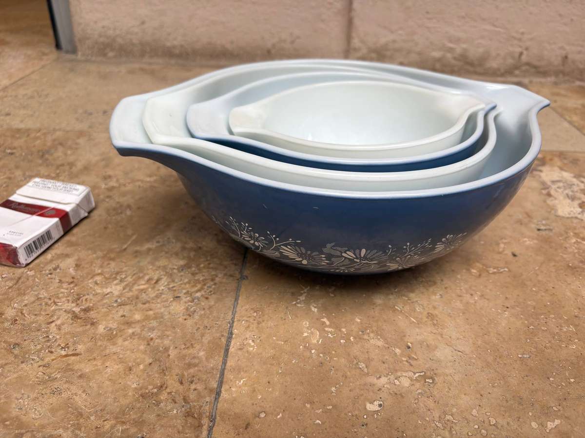 Vintage Pyrex Colonial Mist Cinderella nesting bowl set of 4 blue daisy USA