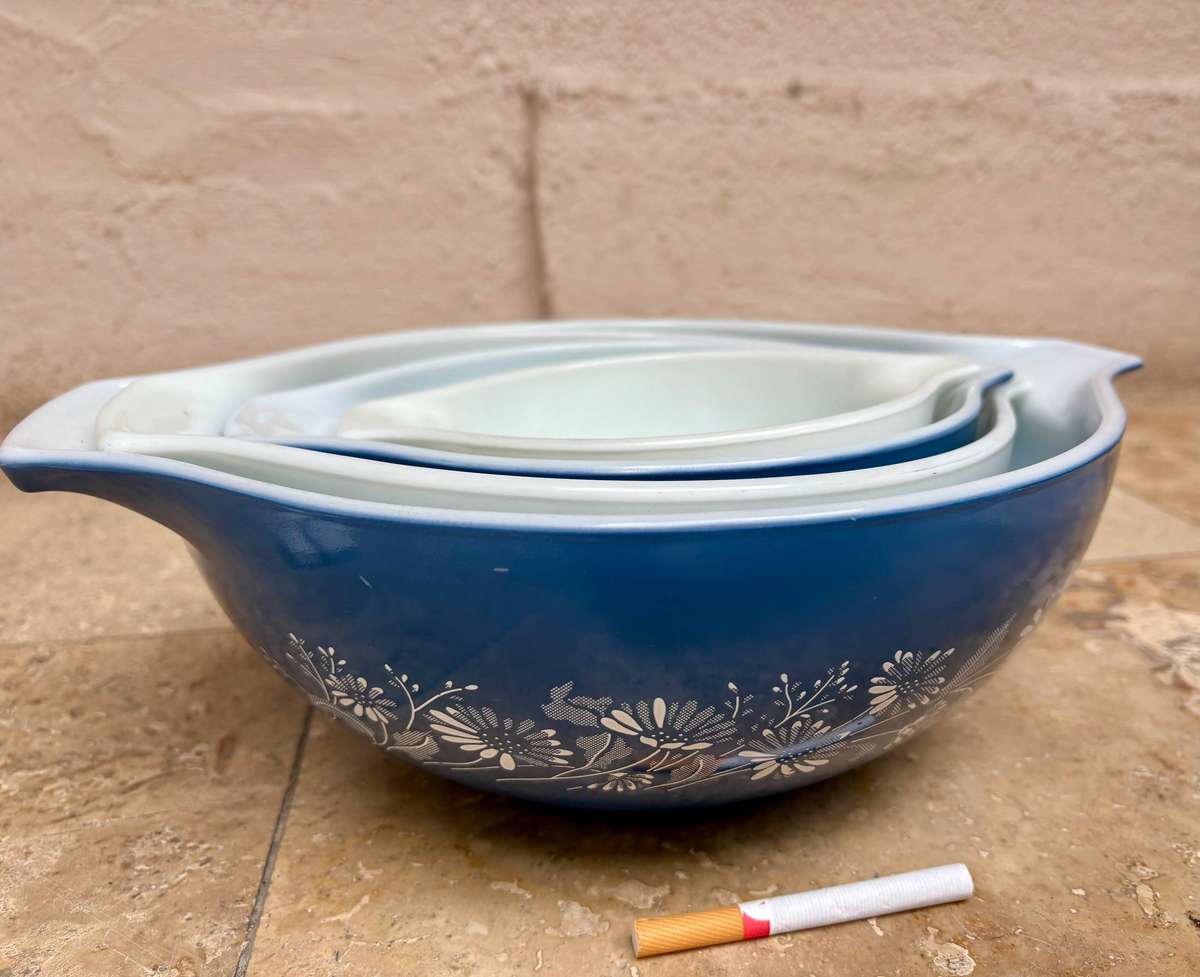 Vintage Pyrex Colonial Mist Cinderella nesting bowl set of 4 blue daisy USA
