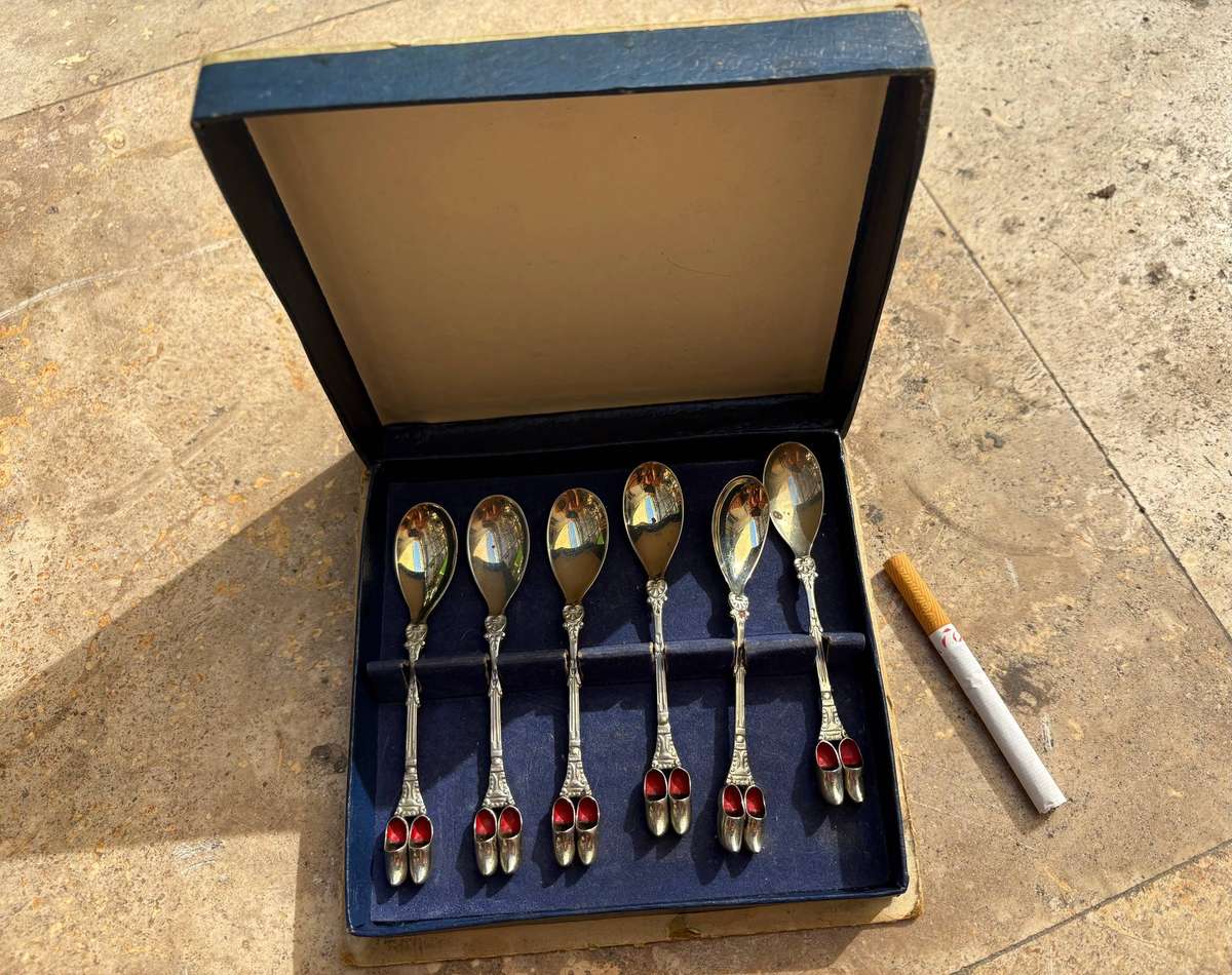 Vintage souvenir Clog spoon set of 6 silver plated in original packaging