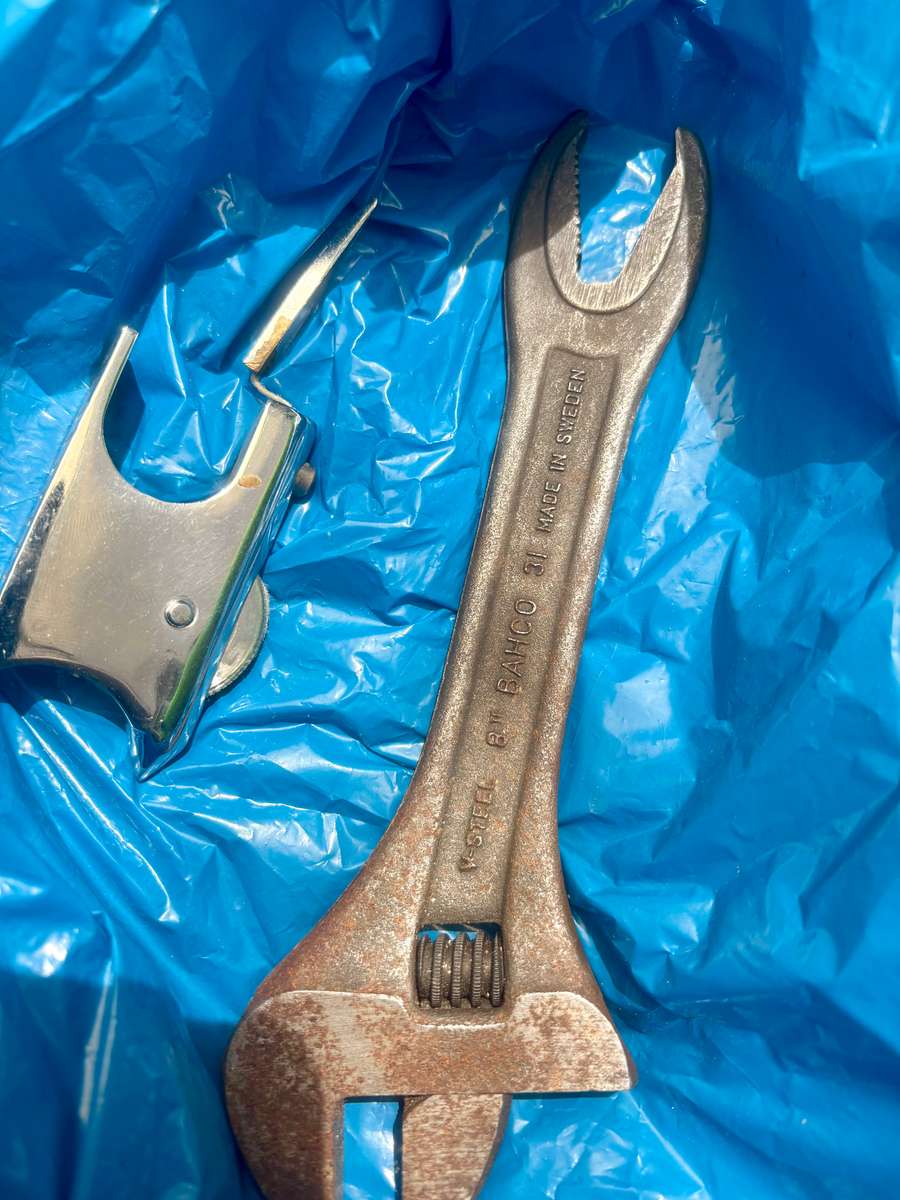 Bahco adjustable wrench shifting spanner + plumb line chalk line wind up non magnetic