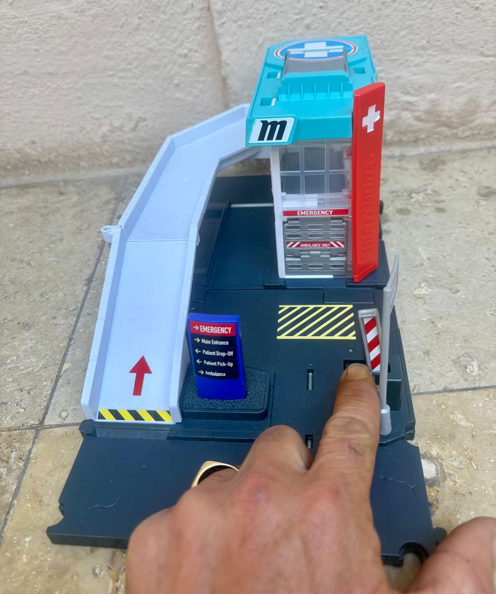 Matchbox action driver play set hospital Mattel plus car spine buster