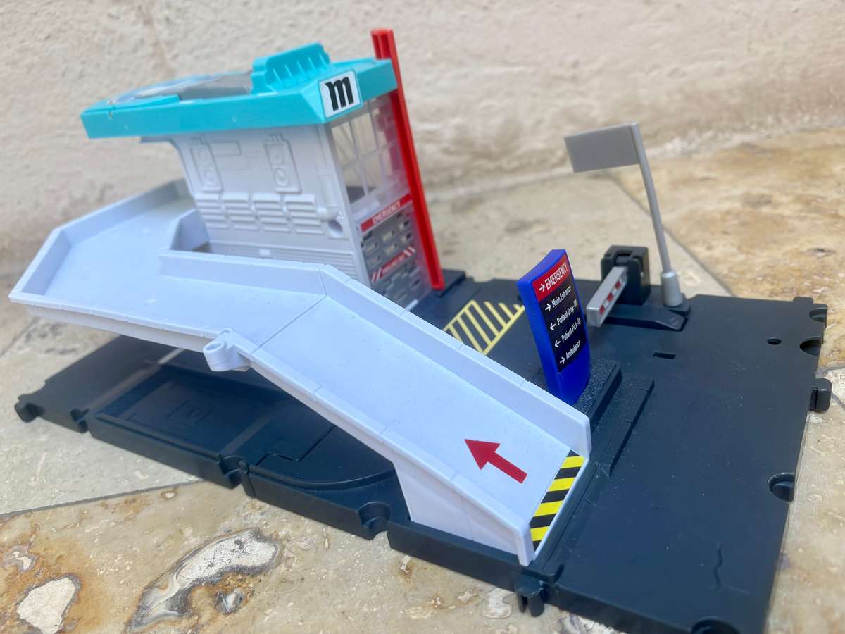 Matchbox action driver play set hospital Mattel plus car spine buster