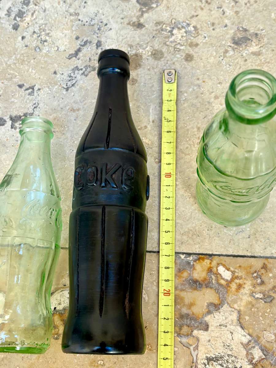 vintage ebony wood coke bottle sculpture with pair of coke glass pre deposit Coke 250 mm