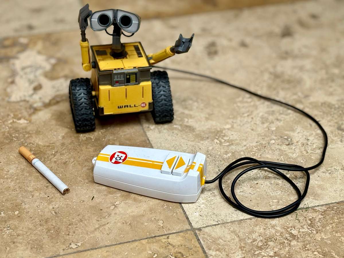 Disney Pixar wall-E thinkway toys robot remote control toy 2008