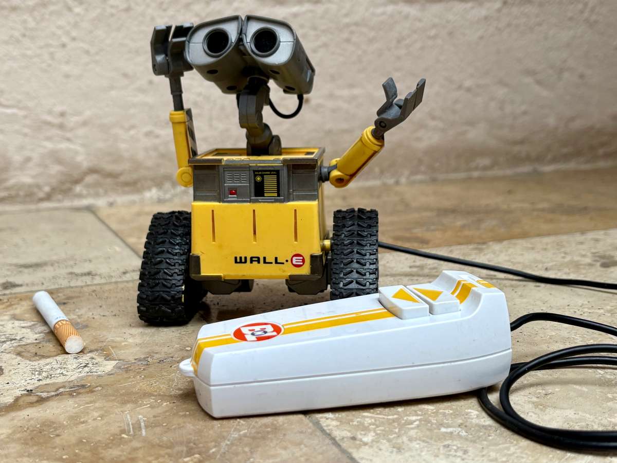 Disney Pixar wall-E thinkway toys robot remote control toy 2008