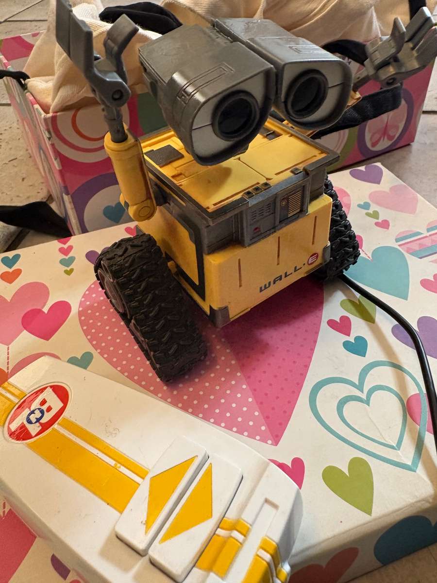 Disney Pixar wall-E thinkway toys robot remote control toy 2008