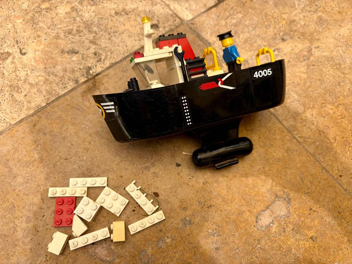 Vintage Lego tug boat 4005 1982 sold as spares
