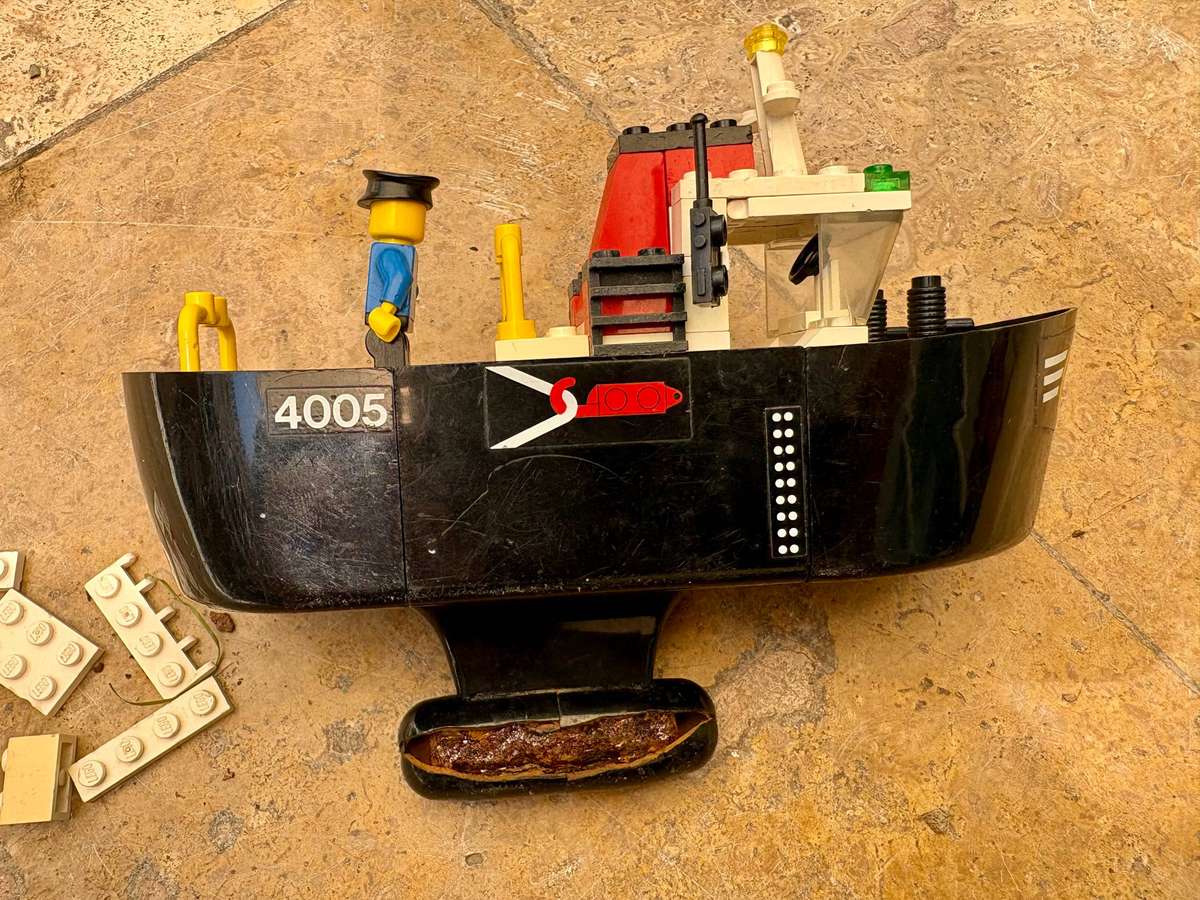 Vintage Lego tug boat 4005 1982 sold as spares