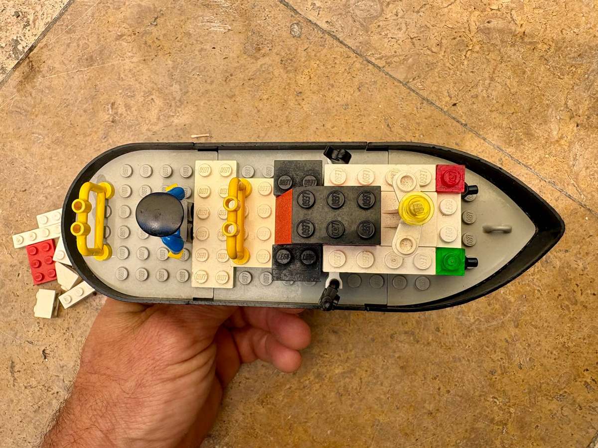 Vintage Lego tug boat 4005 1982 sold as spares