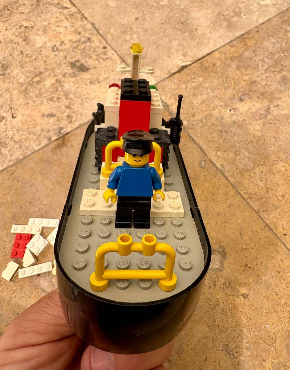 Vintage Lego tug boat 4005 1982 sold as spares