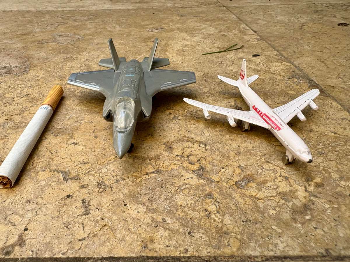 Matchbox F 39B fighter plane 2009 with Boeing 707 Japan airlines diecast