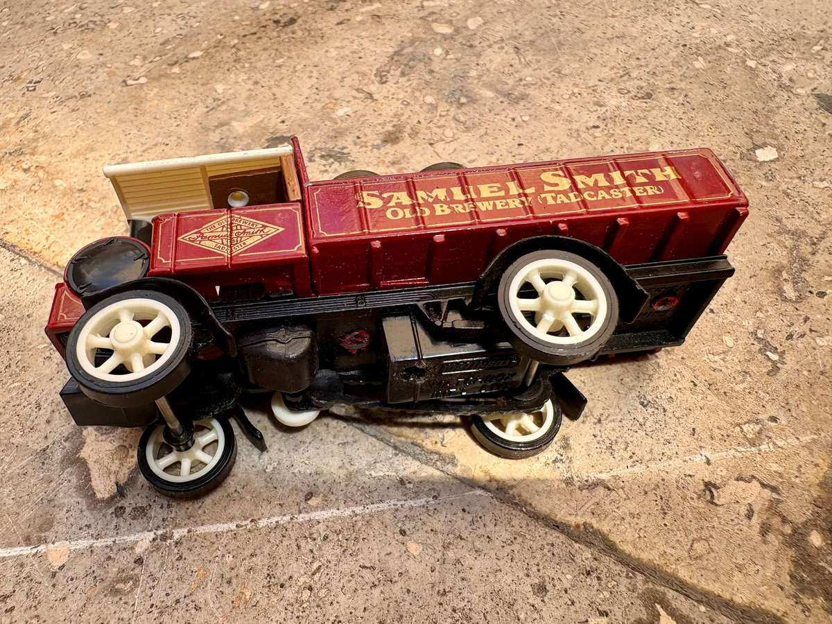Vintage matchbox Yorkshire steam engine diecast model Samuel Smith brewery 1987