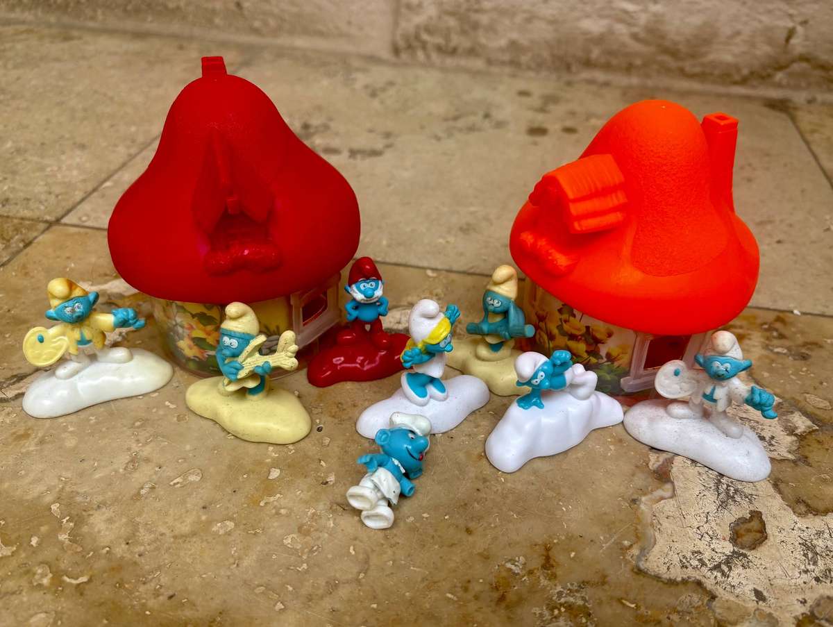 McDonalds Smurf lot of 8 with 2 houses