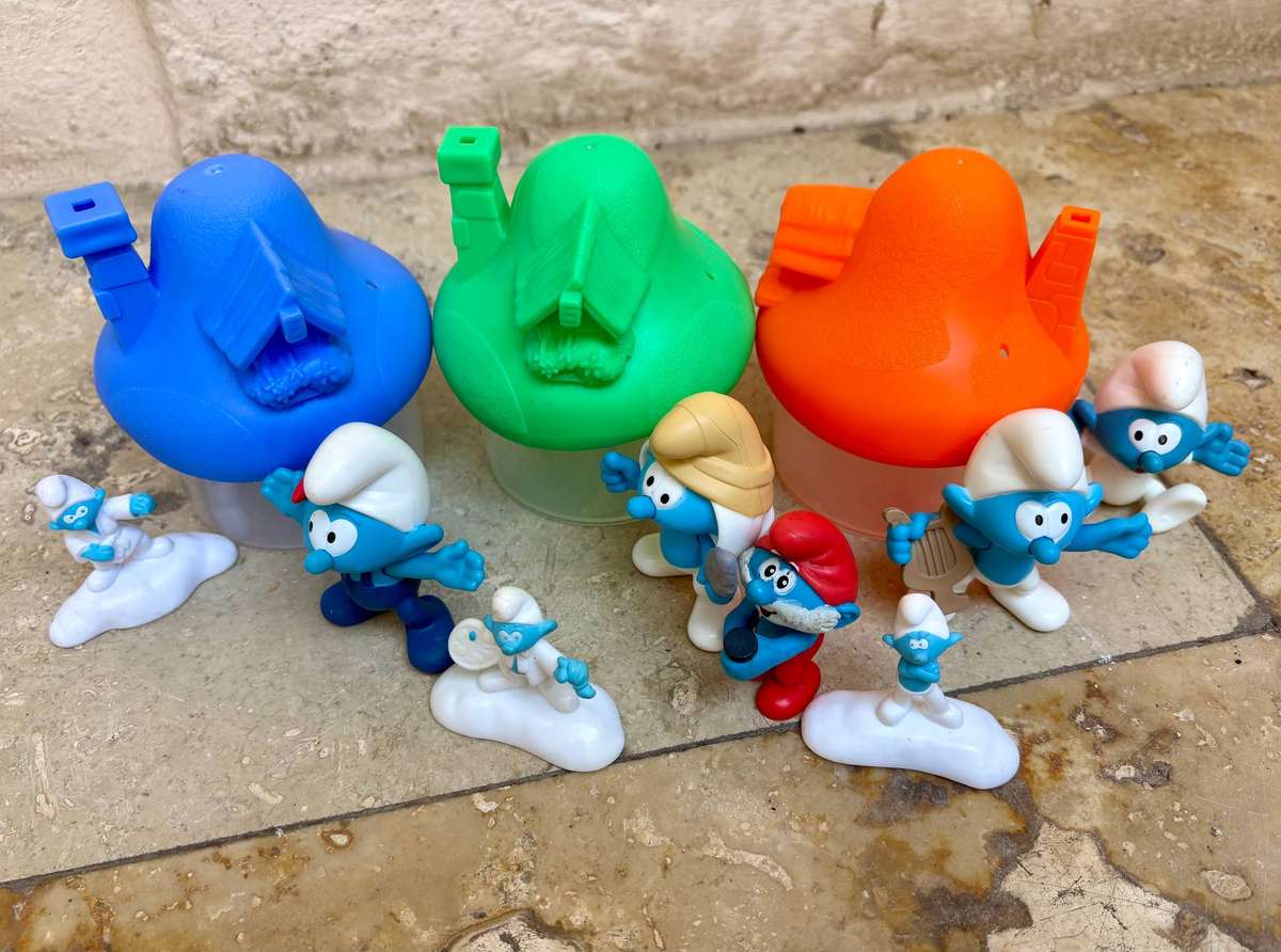 McDonalds Smurf lot of 8 with 3 houses