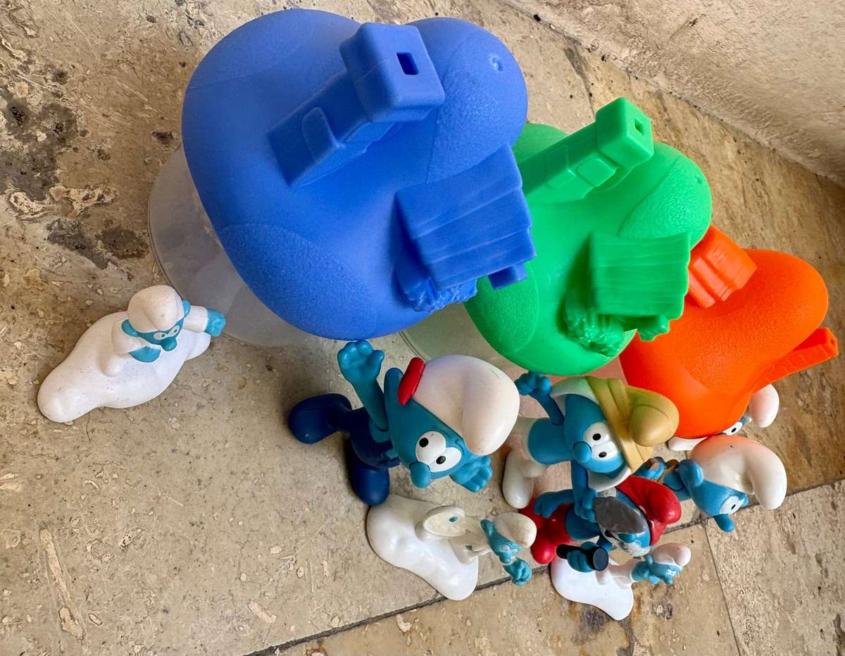 McDonalds Smurf lot of 8 with 3 houses