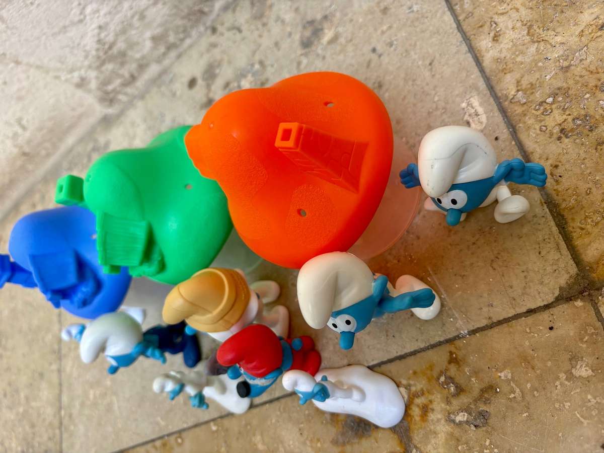 McDonalds Smurf lot of 8 with 3 houses