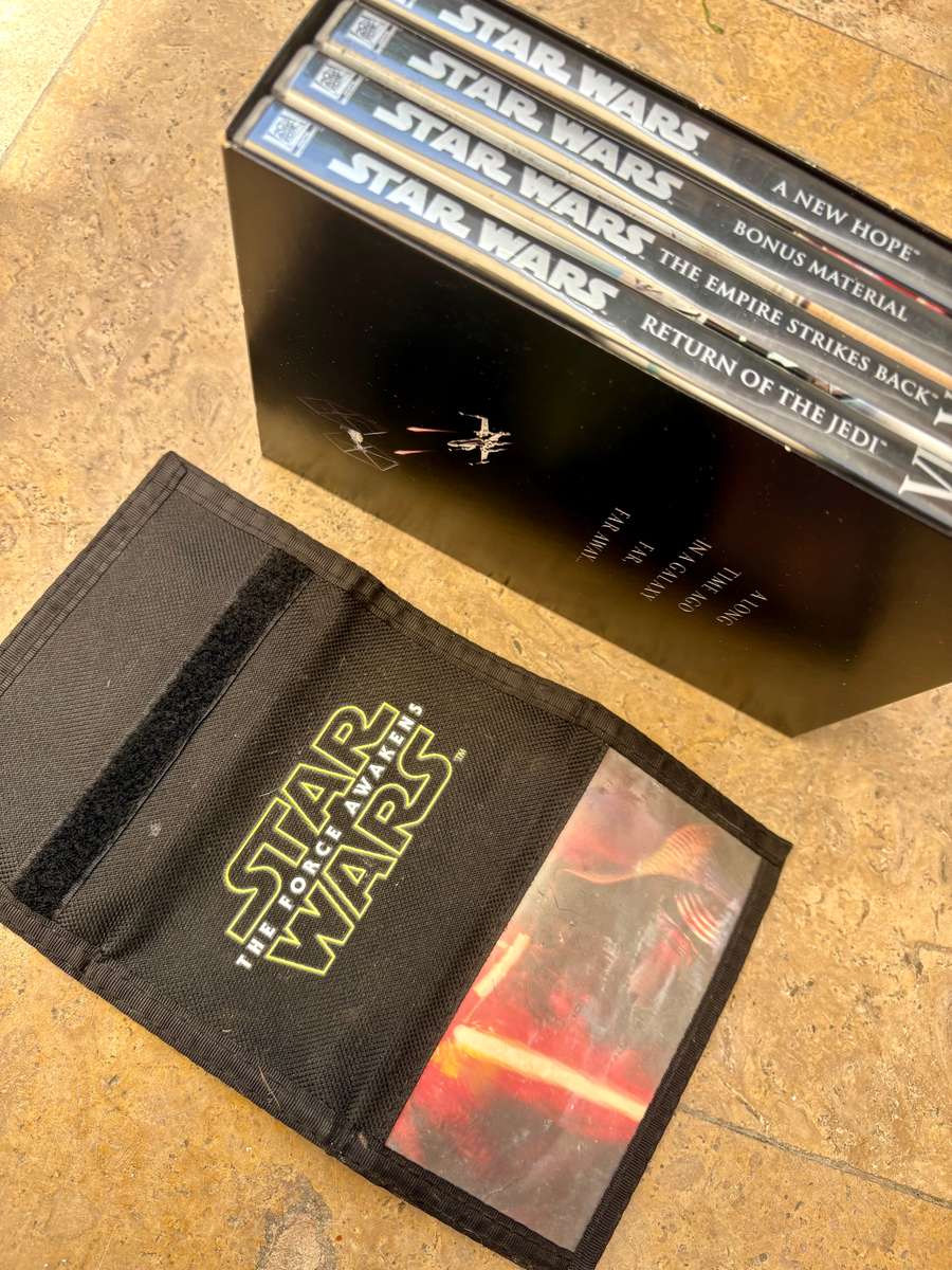 star wars trilogy box set 4 disc dvd set with starwars  wallet