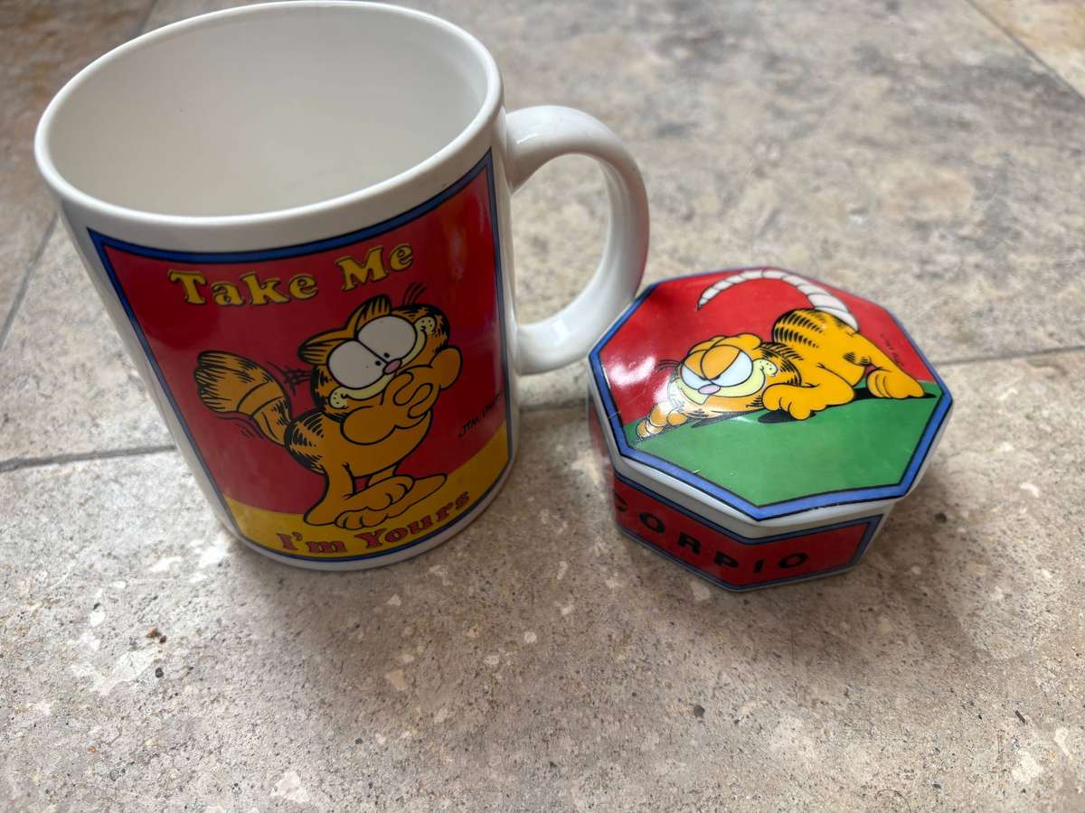 Vintage Garfield coffee mug with Scorpio Garfield trinket box