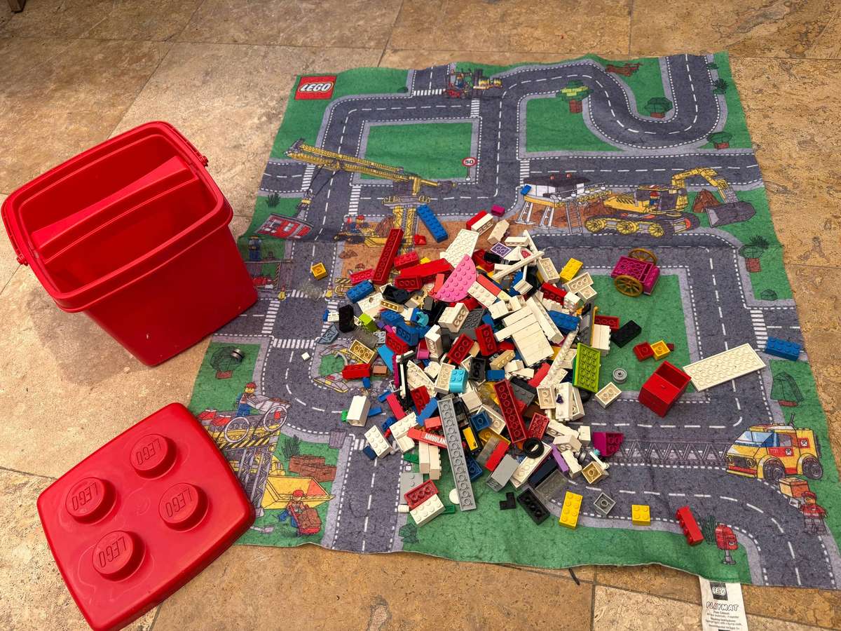 Lego randum lot in Lego pvc box with Lego play mat
