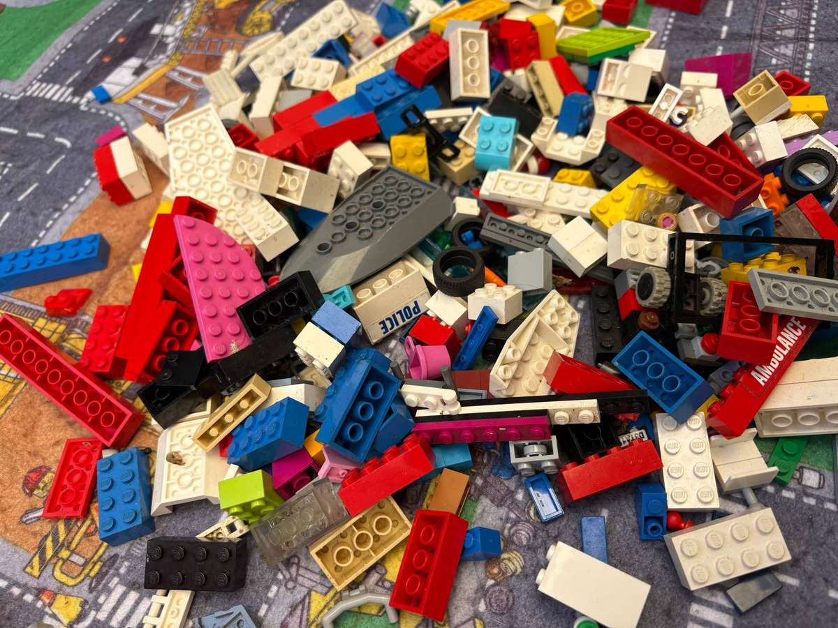 Lego randum lot in Lego pvc box with Lego play mat