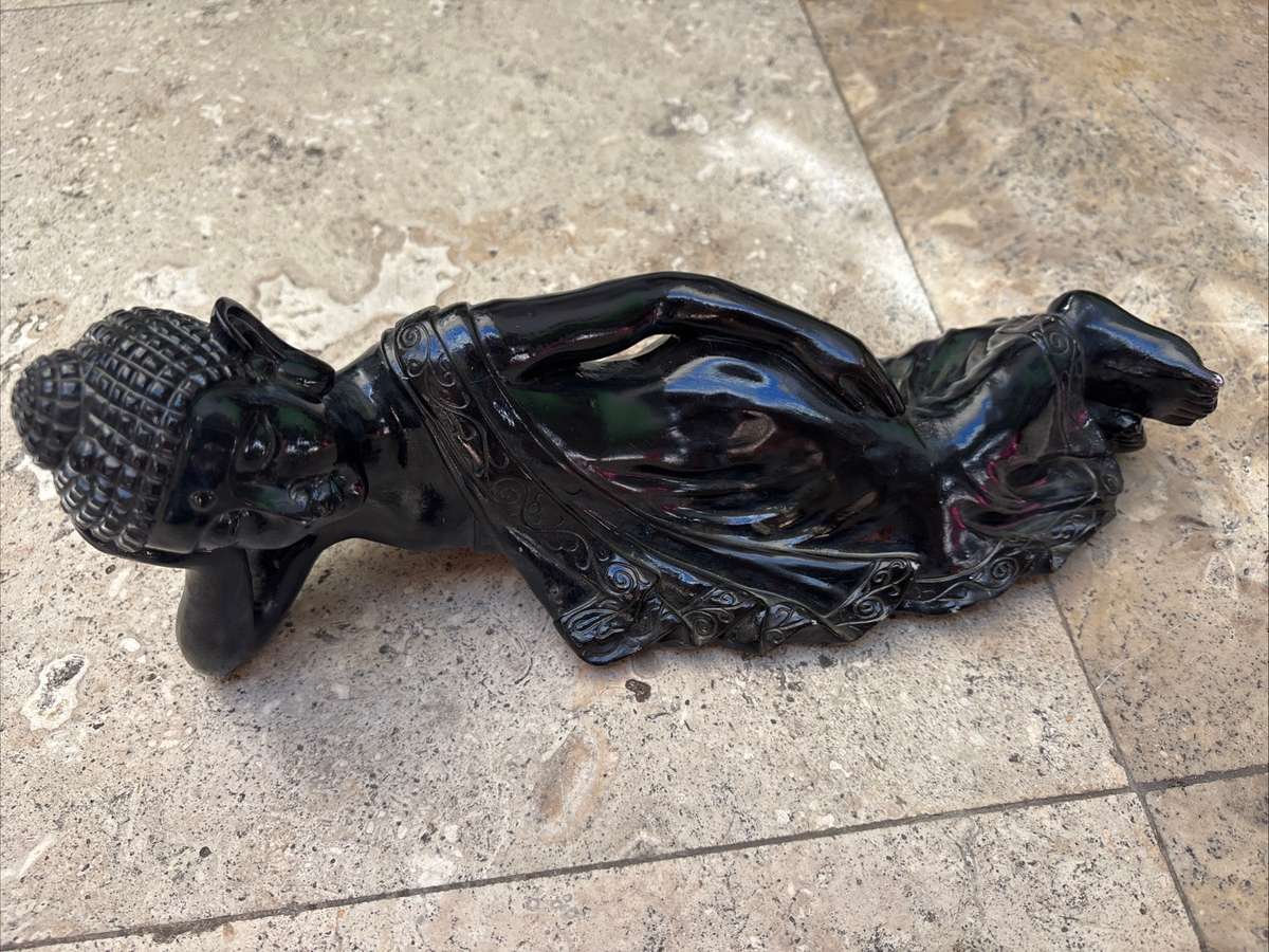 A leisurely reclining Buddha statue 30 cm resin