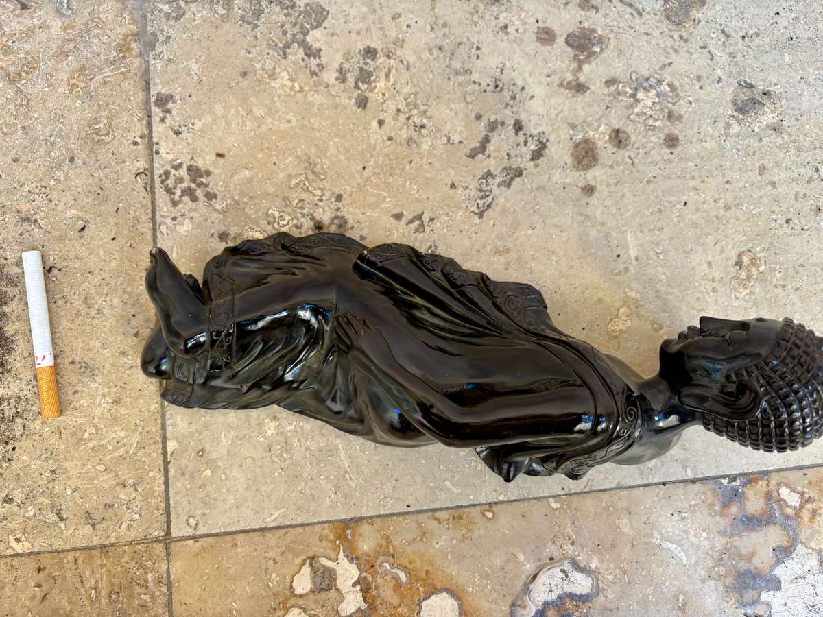 A leisurely reclining Buddha statue 30 cm resin