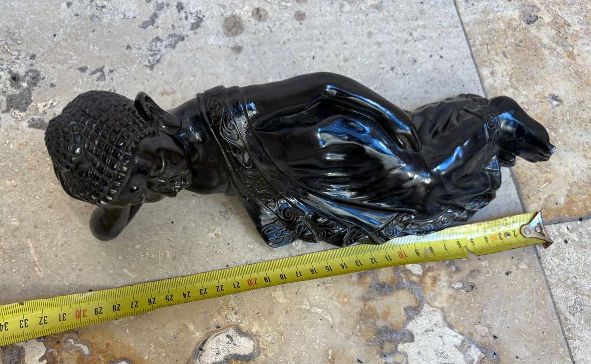 A leisurely reclining Buddha statue 30 cm resin