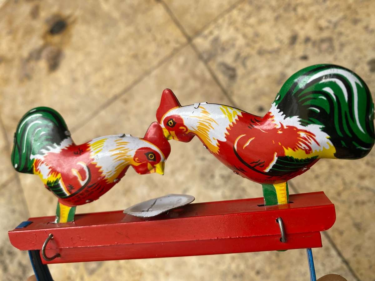 Vintage chicken feed tin toy cock hen rooster squeeze mechanical