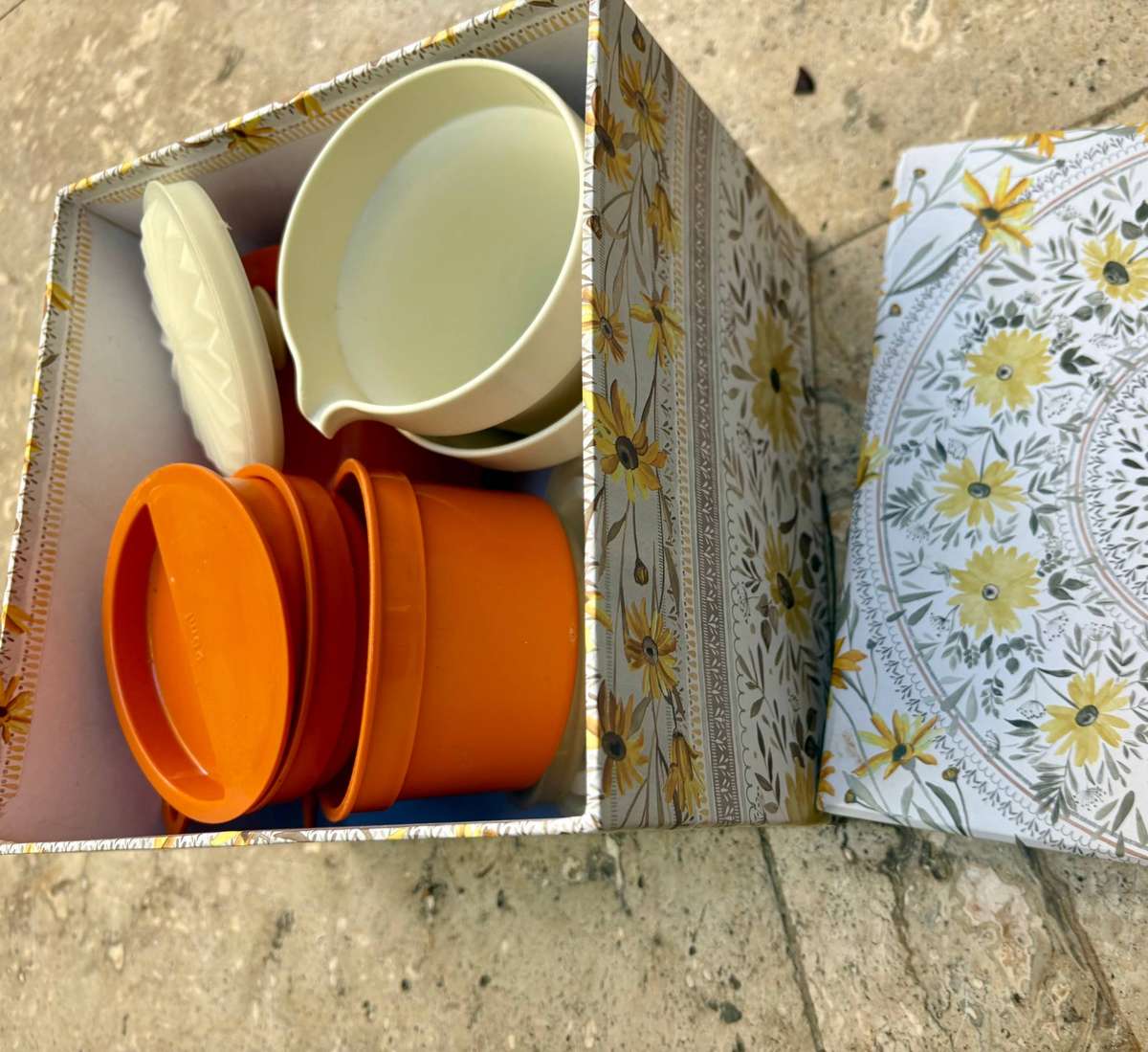 Tupperware lot of 5