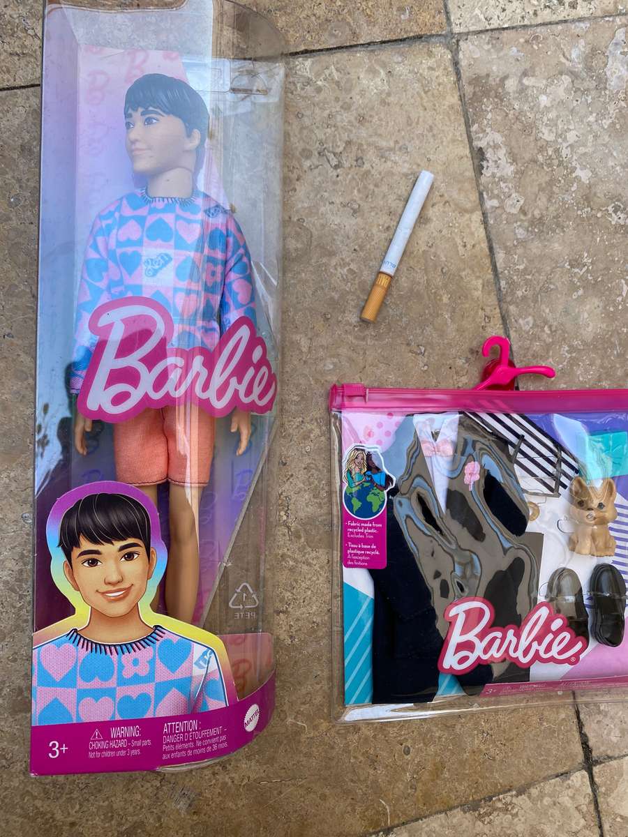 Barbie unisex doll with fashion pack