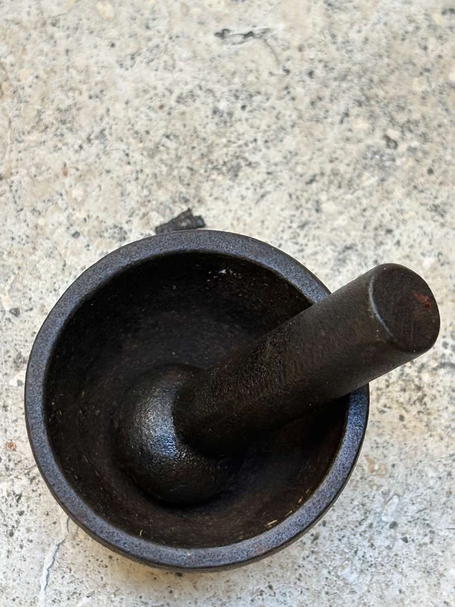 Vintage cast iron mortar and pestle no 7 small