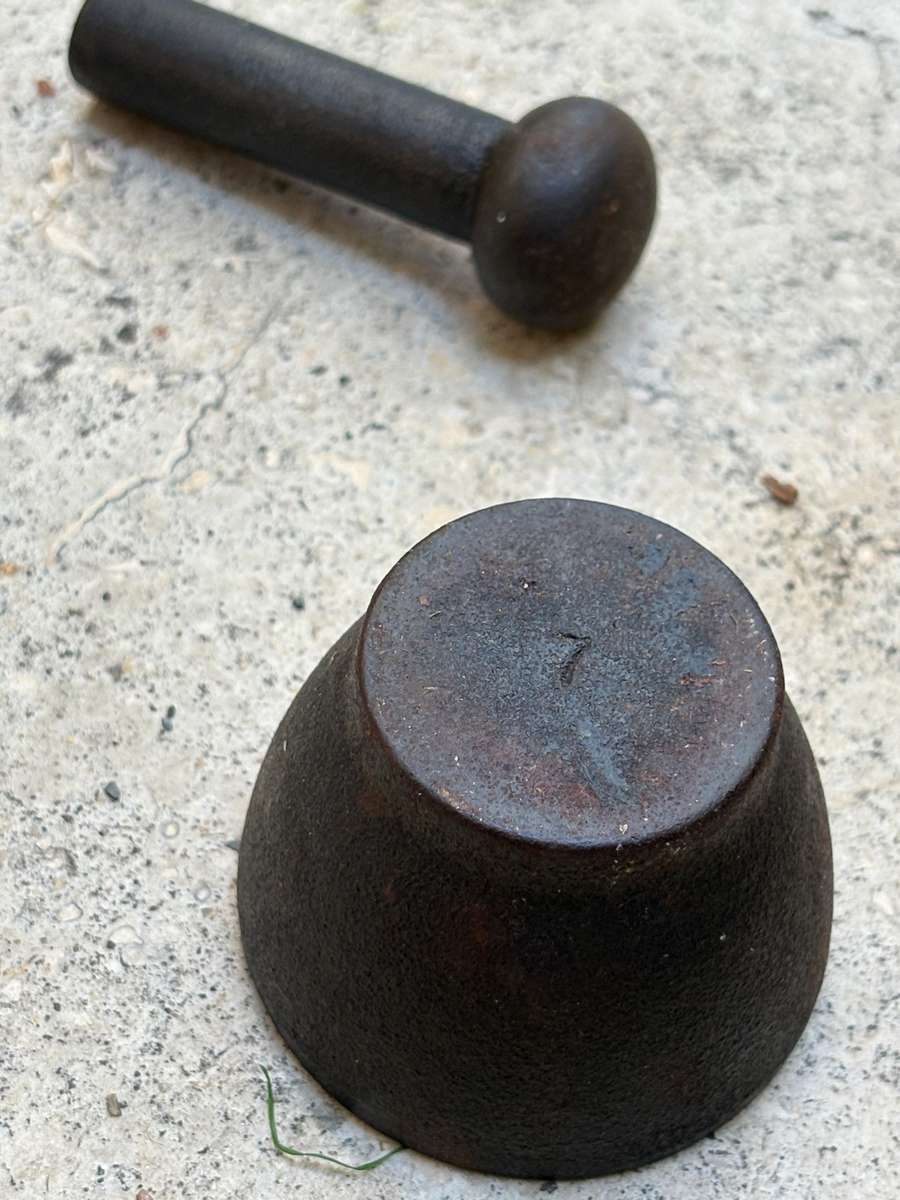 Vintage cast iron mortar and pestle no 7 small