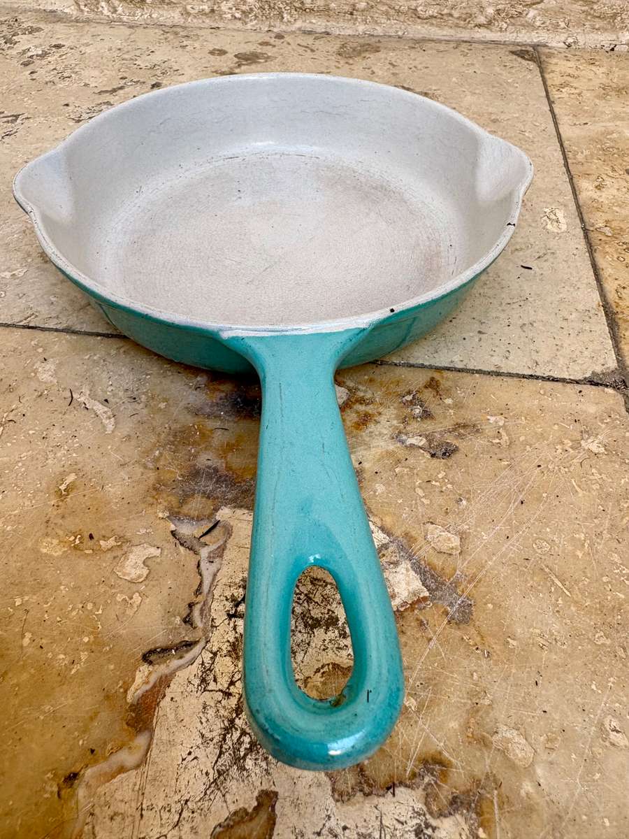 Le Creuset Skillet #16 blue  Enamel Cast Iron France Double Spout Frying Pan