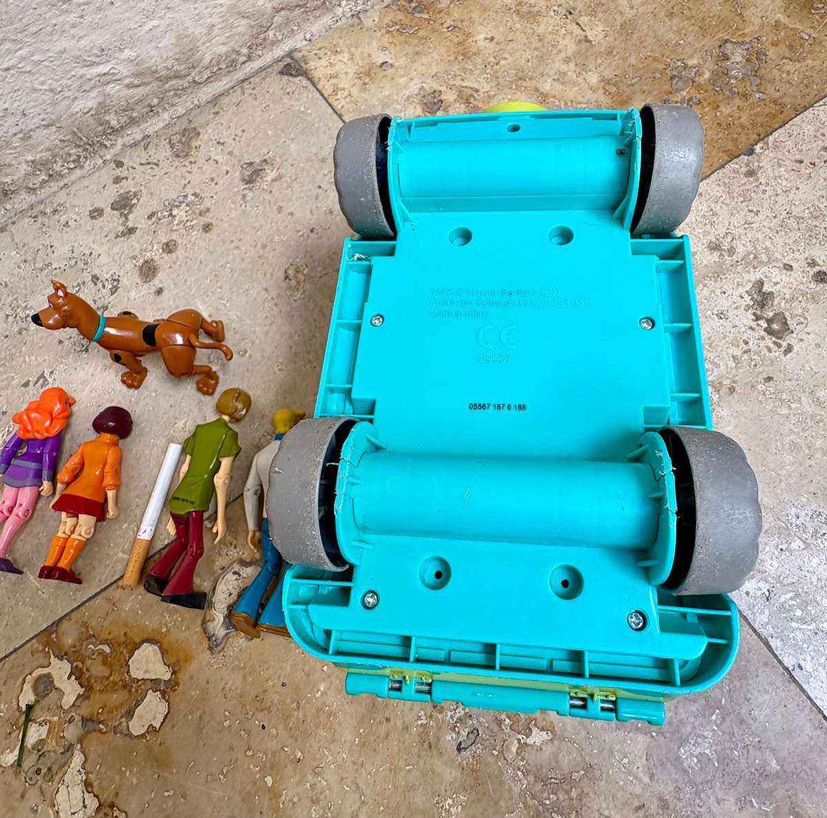 Vintage scooby doo the mystery machine van  with 5 articulated figures hanna barbera, plus backpack