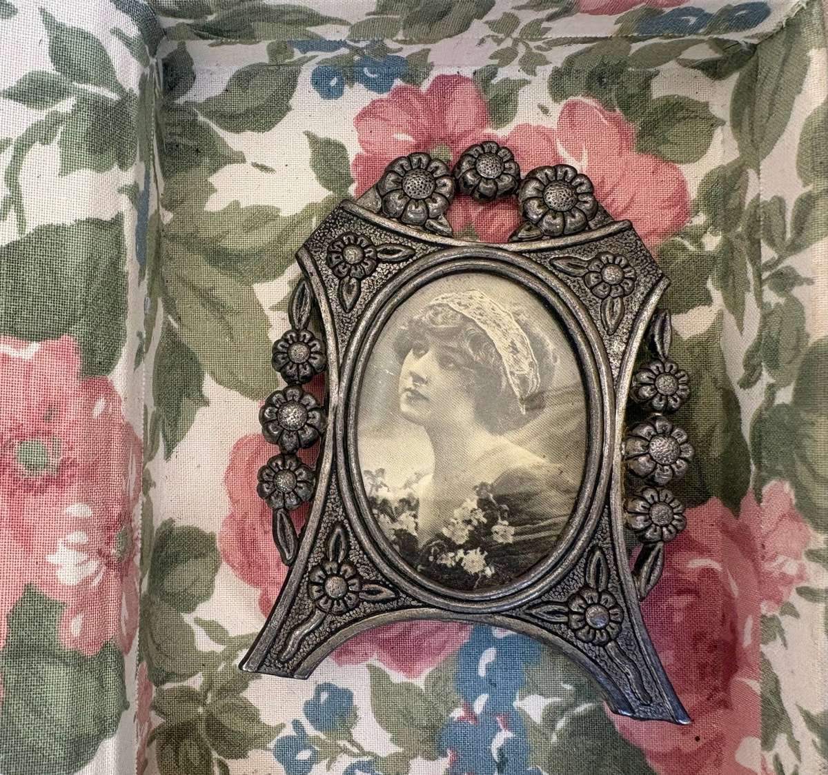 Vintage art nouveau art decor small photo frame