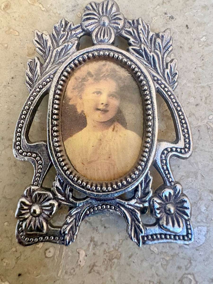 Vintage art nouveau pewter picture frame pair Taiwan
