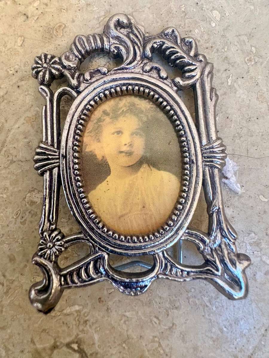 Vintage art nouveau pewter picture frame pair Taiwan