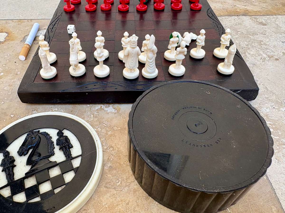 Vintage chess set bakelite  pieces wooden board , western Germany