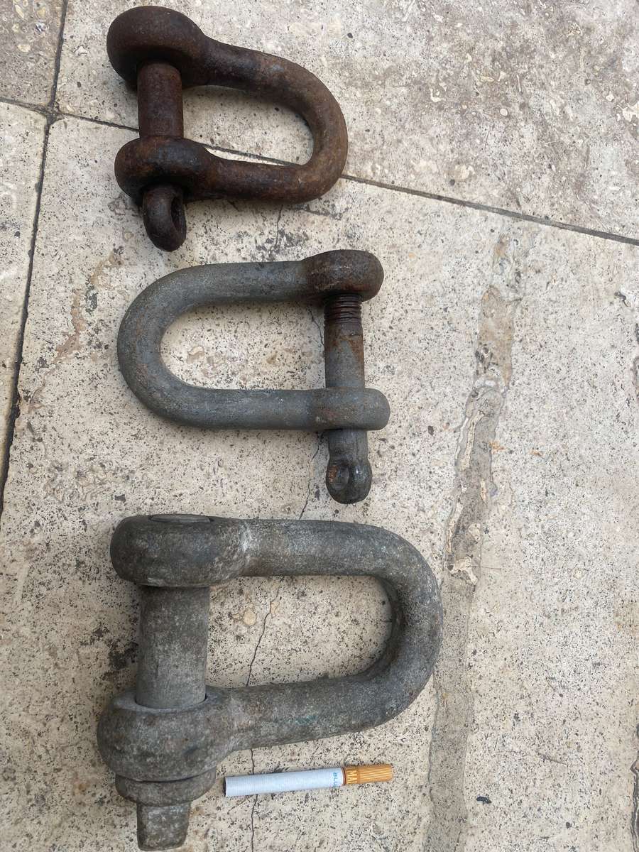 3 old large D shackles chakel lot